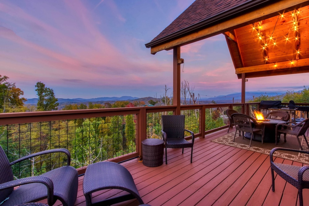 Woodsy Retreat with Fire Pit And Resort Amenities - featured photo