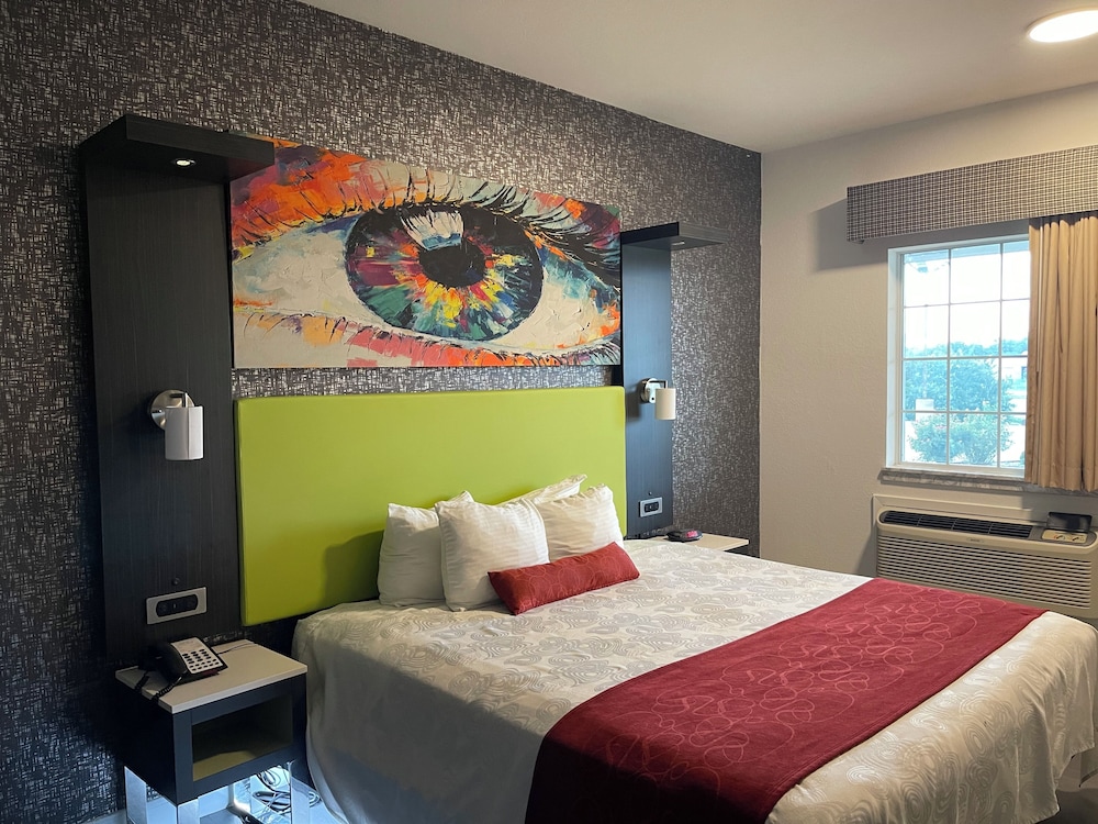 Lindsay Inn - photo 4