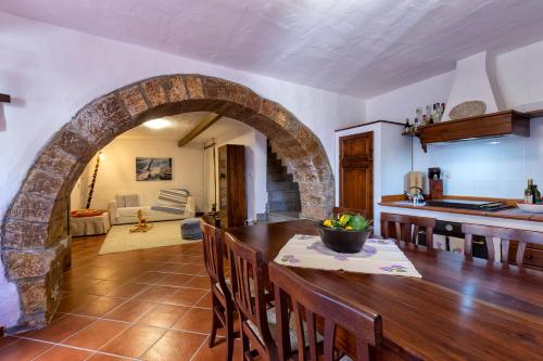 Esclusiva Dimora Storica nel cuore del Borgo Medievale Exclusive Historical House inside the Medieval Village — 4-Star Luxury Hotel in Castelsardo, Italy