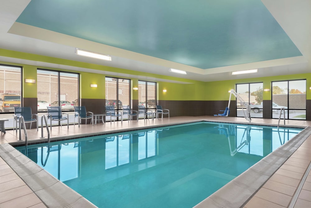 Hampton Inn & Suites Mishawaka South Bend at Heritage Square - photo 43