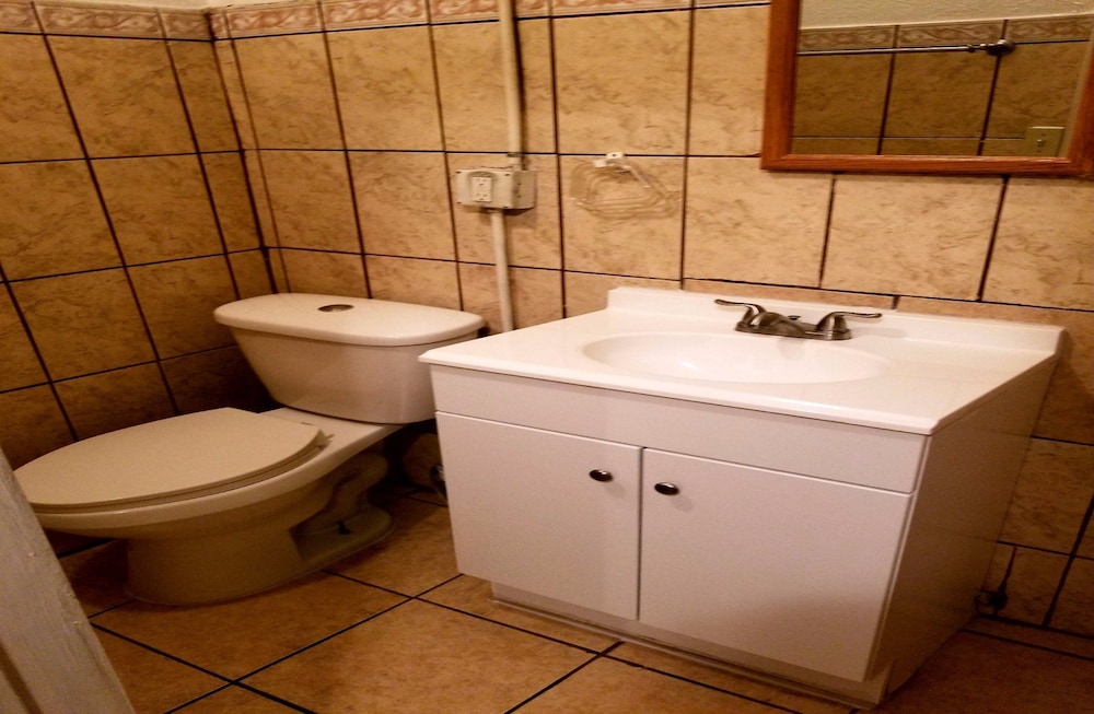 Monterey Inn Hotel - photo 40