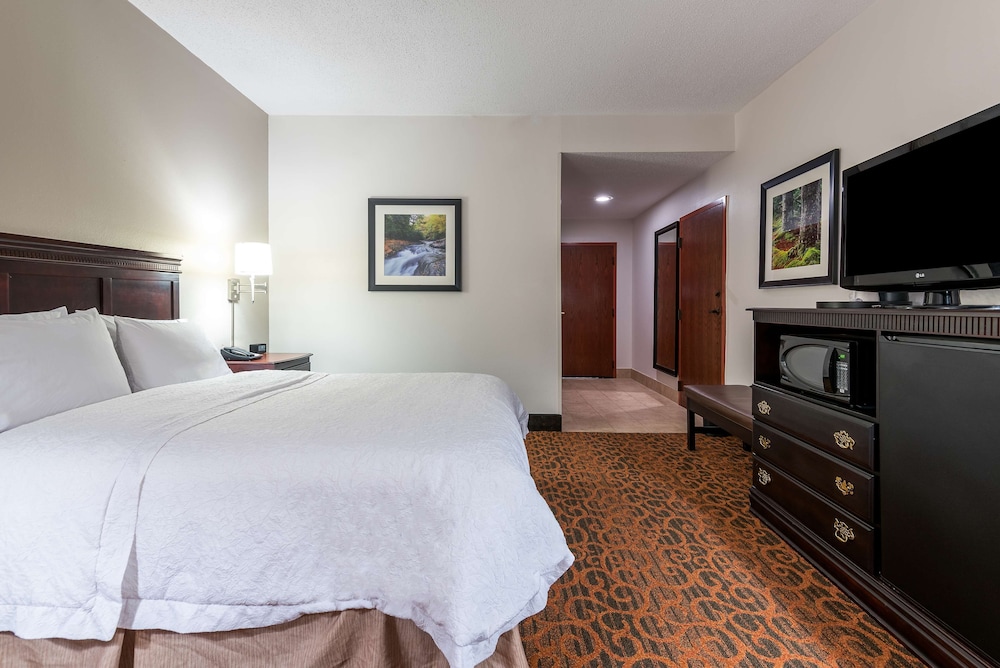 Hampton Inn Parkersburg Mineral Wells - photo 29