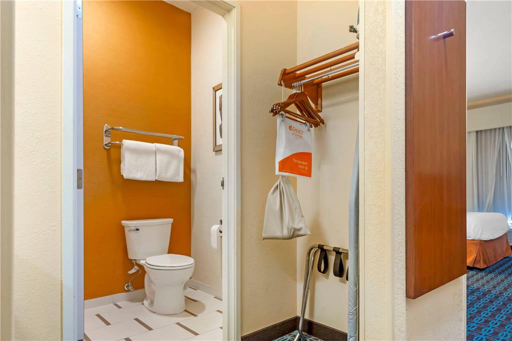 Comfort Inn & Suites Green Bay Stadium Area - photo 13