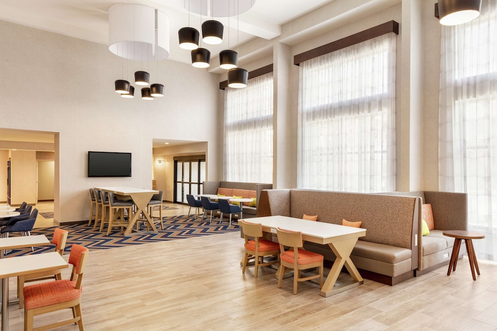 Hampton Inn & Suites Valparaiso - photo 28