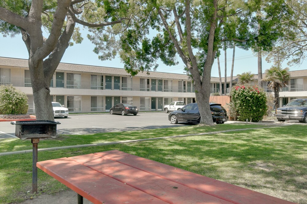 Vagabond Inn Oxnard - photo 23