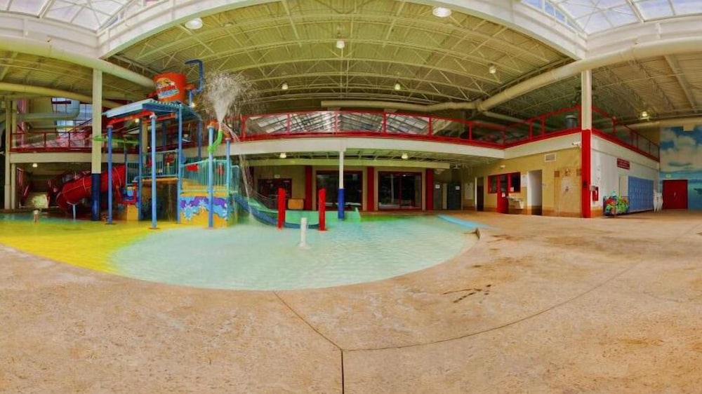 Triple Play Resort Hotel & Suites - photo 31