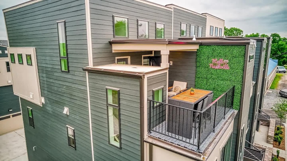 Nash Bash - carbon neutral hotel in Nashville