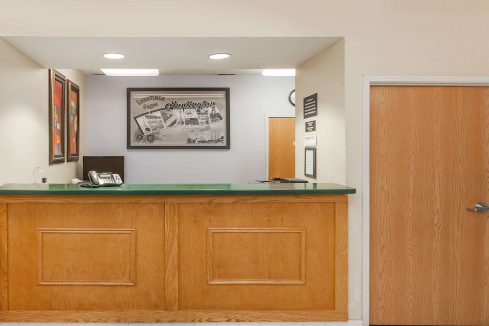Super 8 by Wyndham Huntington - photo 2