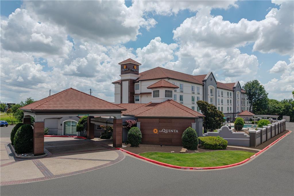 La Quinta Inn & Suites by Wyndham Sherman - photo 2