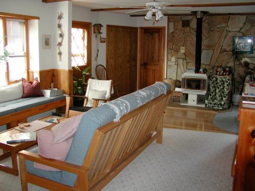 Alaska Chalet Bed & Breakfast - photo 4