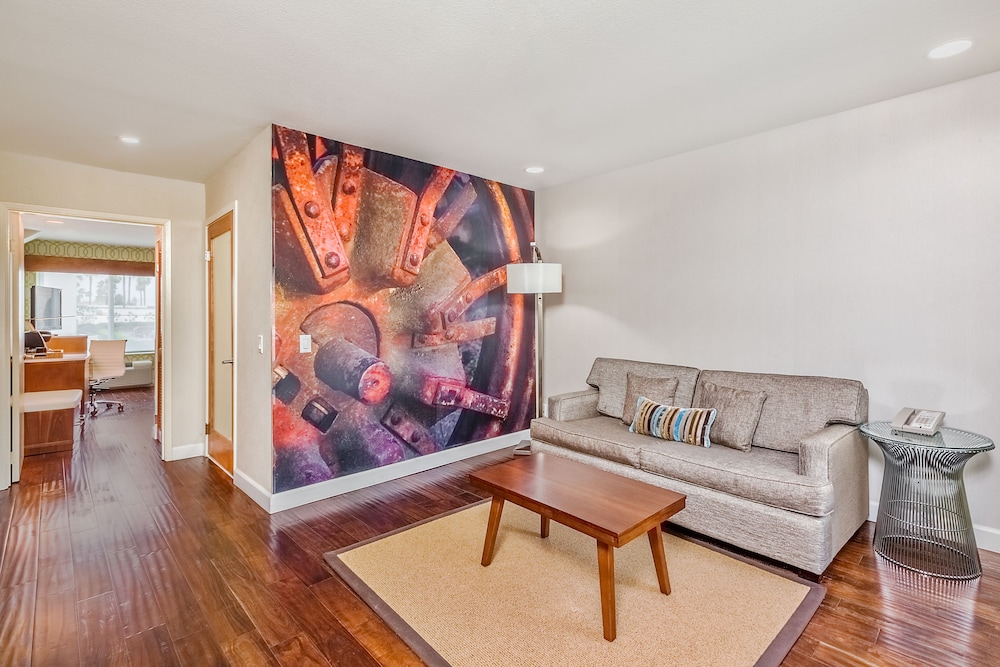 Hotel Indigo Anaheim an IHG Hotel - photo 2