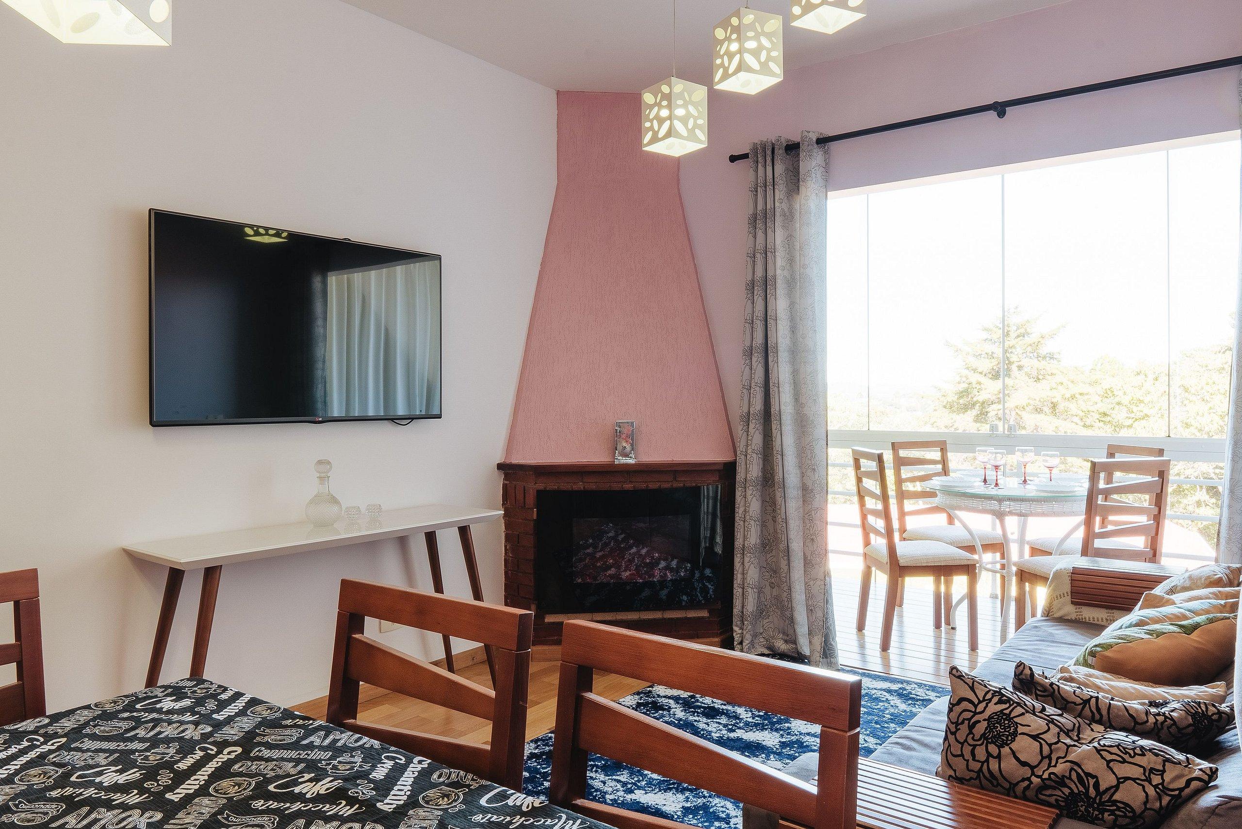 Apto com lareira elétrica perto do Pico do Imbiri — 4-Star Luxury Hotel in Campos Do Jordao, Brasil