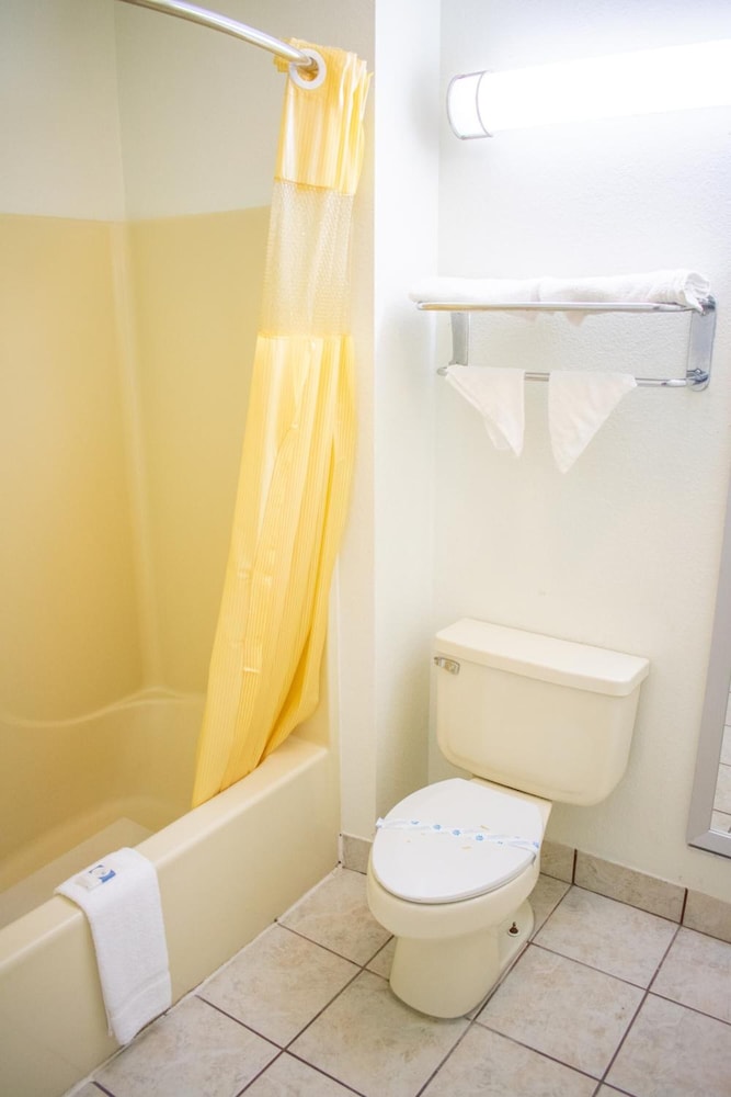 Blue Jay Inn and Suites - photo 30