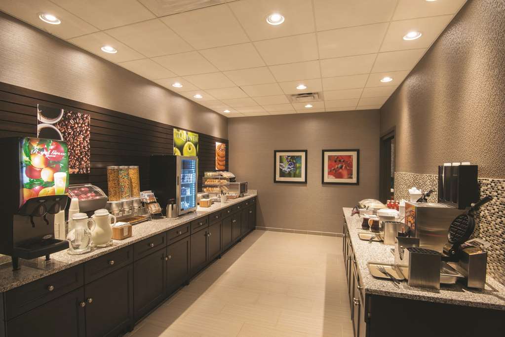 La Quinta Inn & Suites by Wyndham Lynchburg at Liberty Univ. - photo 52