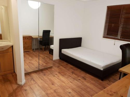 Luton LU2 Ensuite room - last minute hotel in Luton