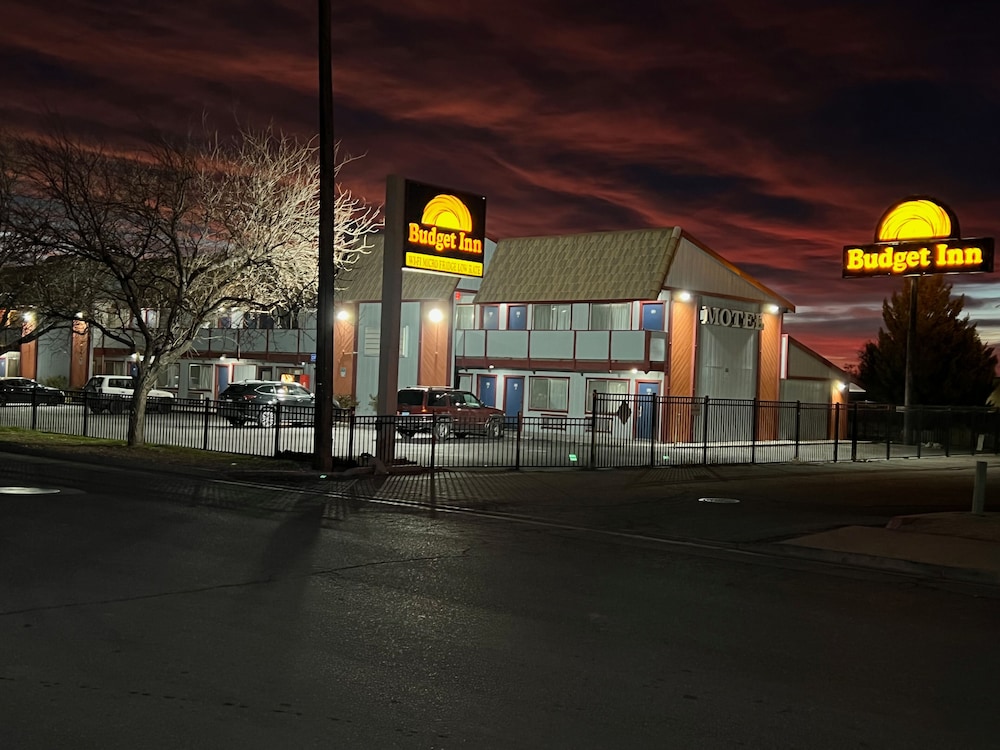 Oasis Inn & Suites - photo 32