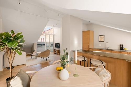 Løkka Suites I Penthouse with Private Rooftop I 2 Bedrooms & 2 Bathrooms — 4-Star Luxury Hotel in Oslo, Norway
