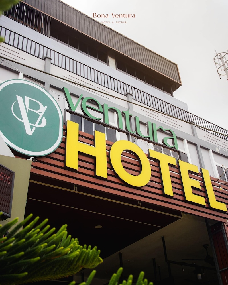 Bona Ventura Hotel Skybar — Tanjung Pinang
