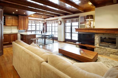 Val de Ruda Luxe 34 by FeelFree Rentals — 4-Star Luxury Hotel in Vielha, Spain