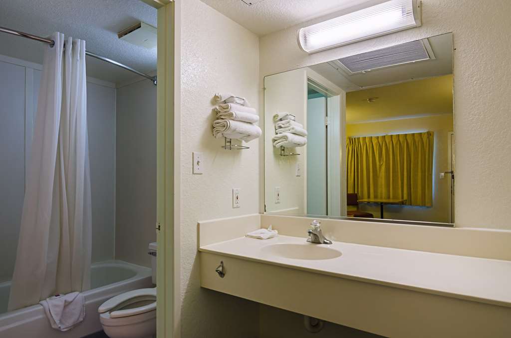 Motel 6 Barstow CA - photo 22