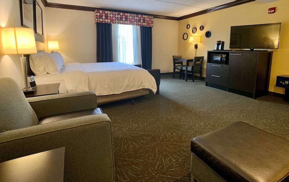 Holiday Inn Express & Suites Charleston Northwoods by IHG - photo 8