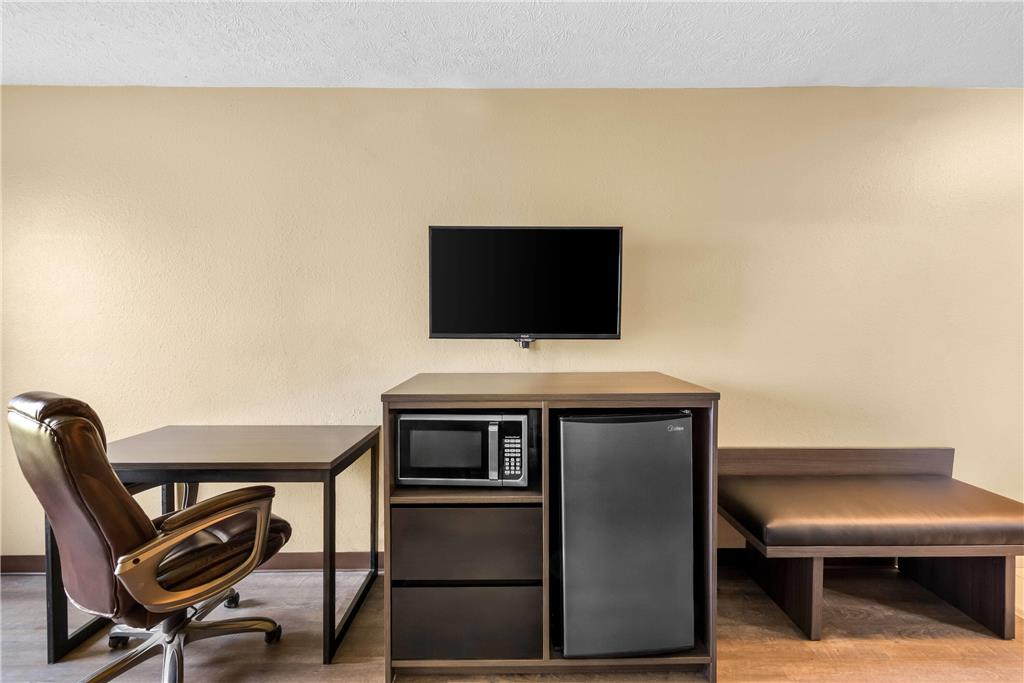 Super 8 by Wyndham Bellefontaine - photo 22