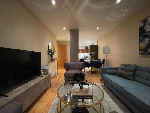 Stunning Westminster Apartment 9 Albert — 4-Star Luxury Hotel in London, United Kingdom
