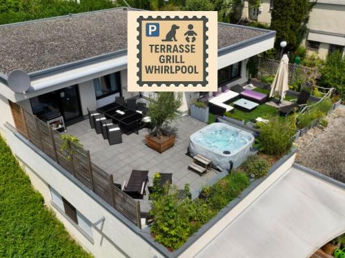 PENTHOUSE 3 Schlafzimmer sonnige Dachterrasse Whirlpool & Alpenblick Perfekt für Romantik oder Familienurlaub mit Kind Hund willkommen by FerienWohnenAmSee — 4-Star Luxury Hotel in Uberlingen, Germany