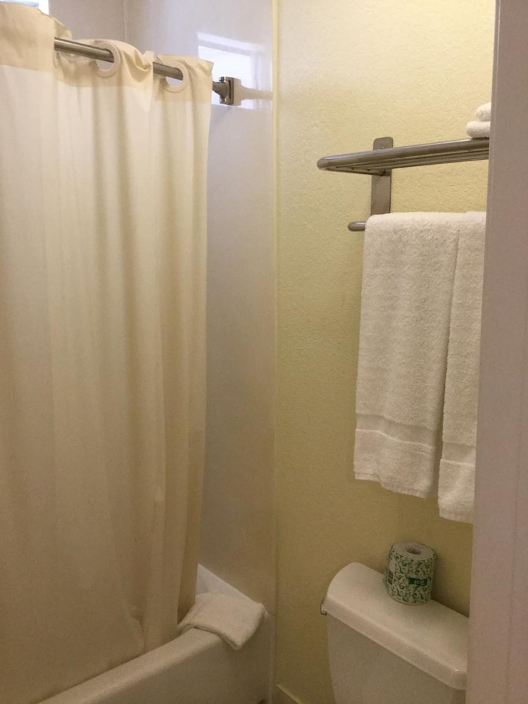 Beverly Inn - photo 49