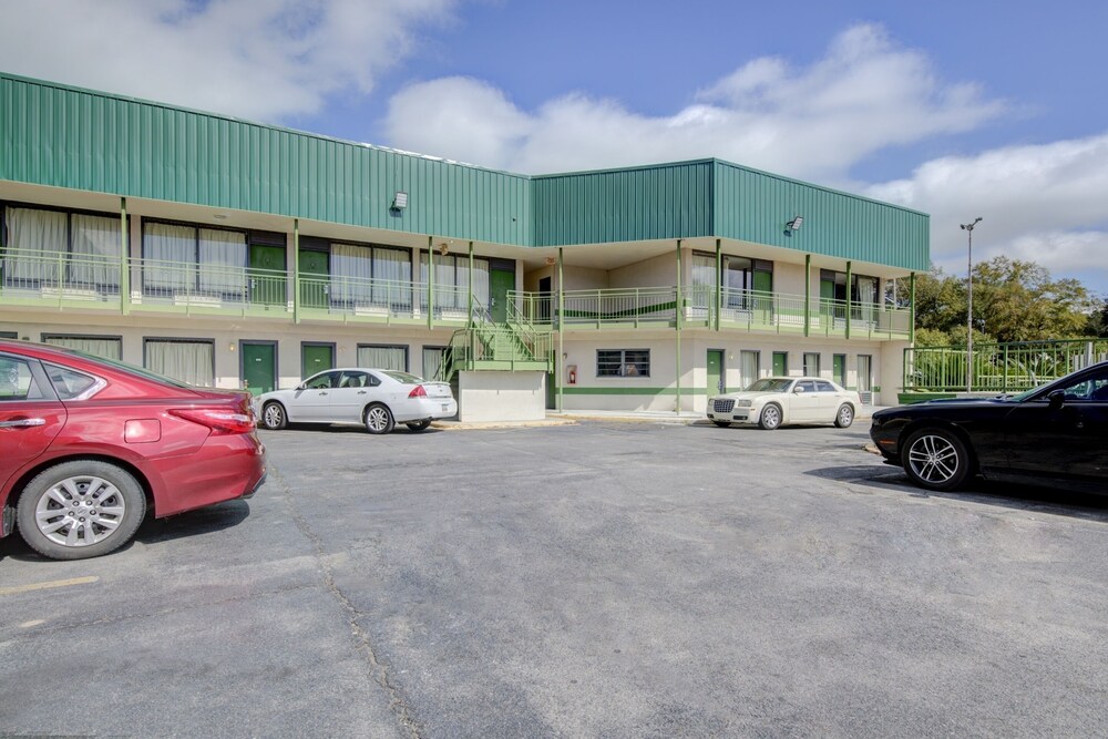 Oyo Hotel Douglas Ga Us 441 - photo 39
