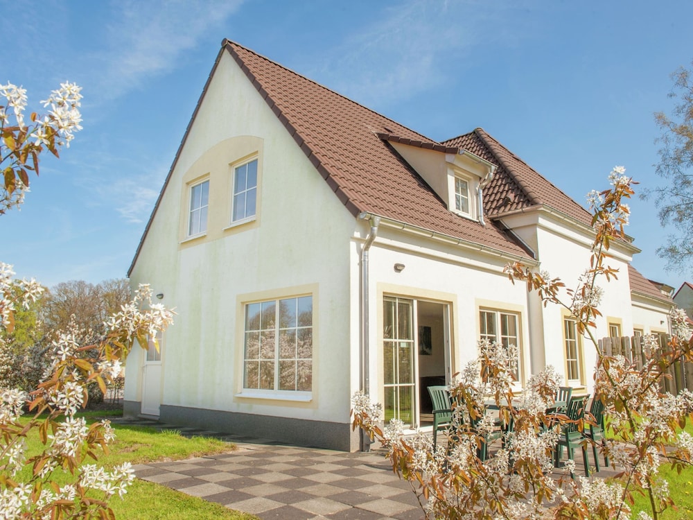 Luxury Villa in Typical Style with Washer near Bad Bentheim — 5-Star Luxury Hotel in Bad Bentheim, Germany