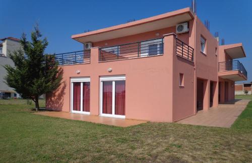 George Studios in Korinos, Greece