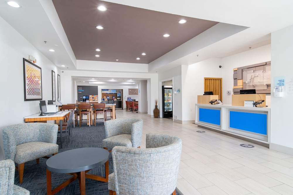 Holiday Inn Express Hotel & Suites Bedford by IHG - photo 52