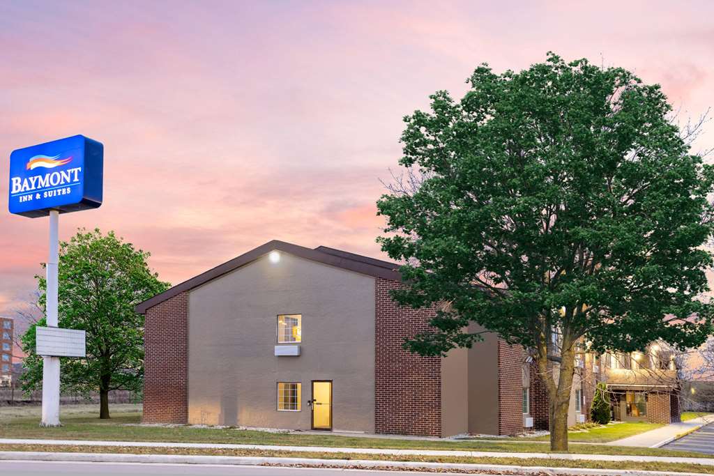 Baymont by Wyndham Beloit - photo 3