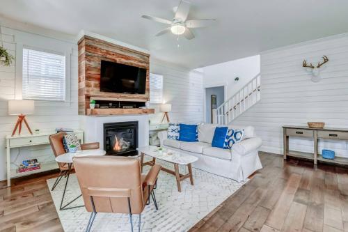 Beach Vibes — 4-Star Luxury Hotel in Lincoln, United States
