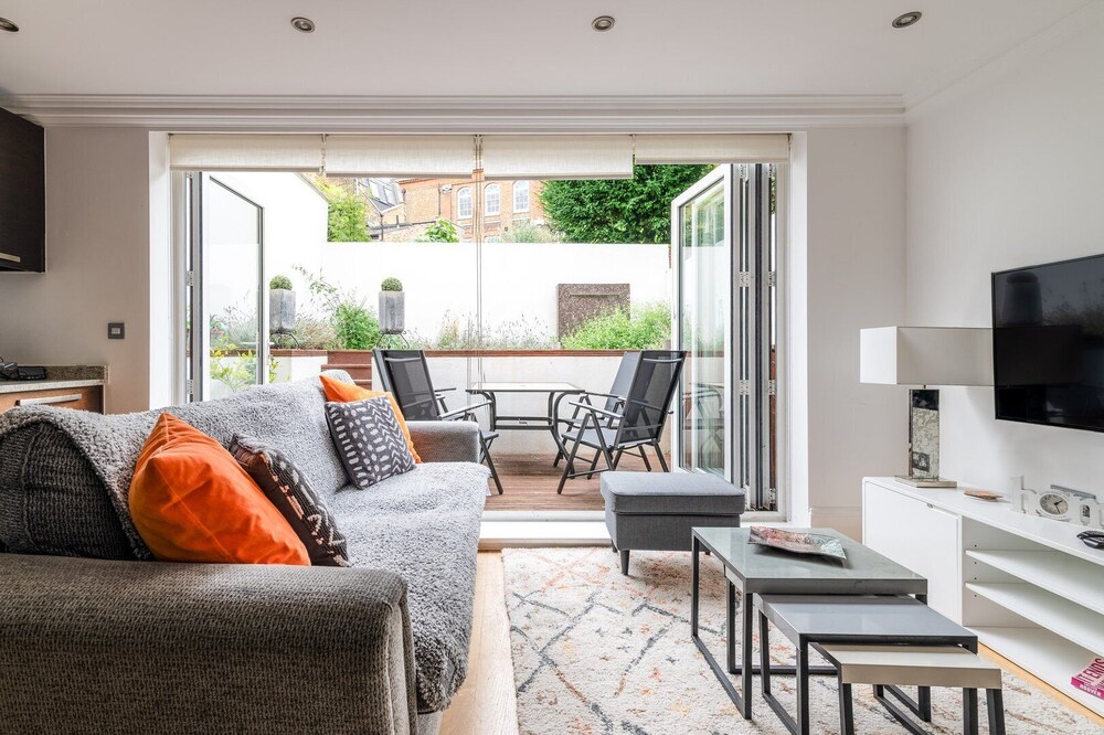 Gorgeous Kentish Town Flat — 4-Star Luxury Hotel in London, United Kingdom