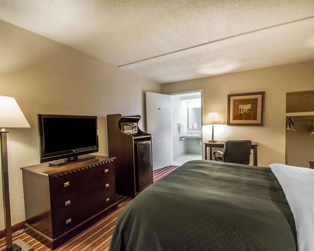 Quality Inn & Suites at Tropicana Field - photo 23
