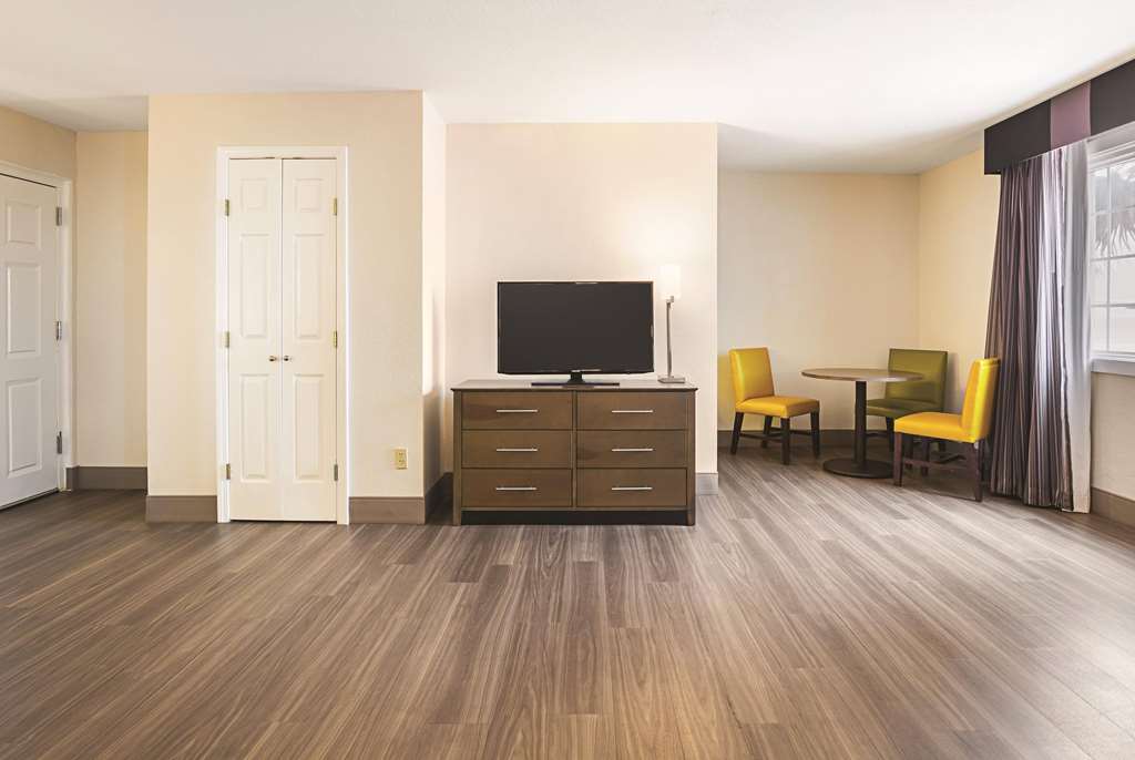 Wingate by Wyndham Galveston Beachfront at the Seawall - photo 10