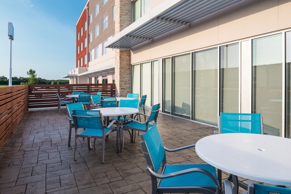 Holiday Inn Express & Suites Kingdom City by IHG - photo 23