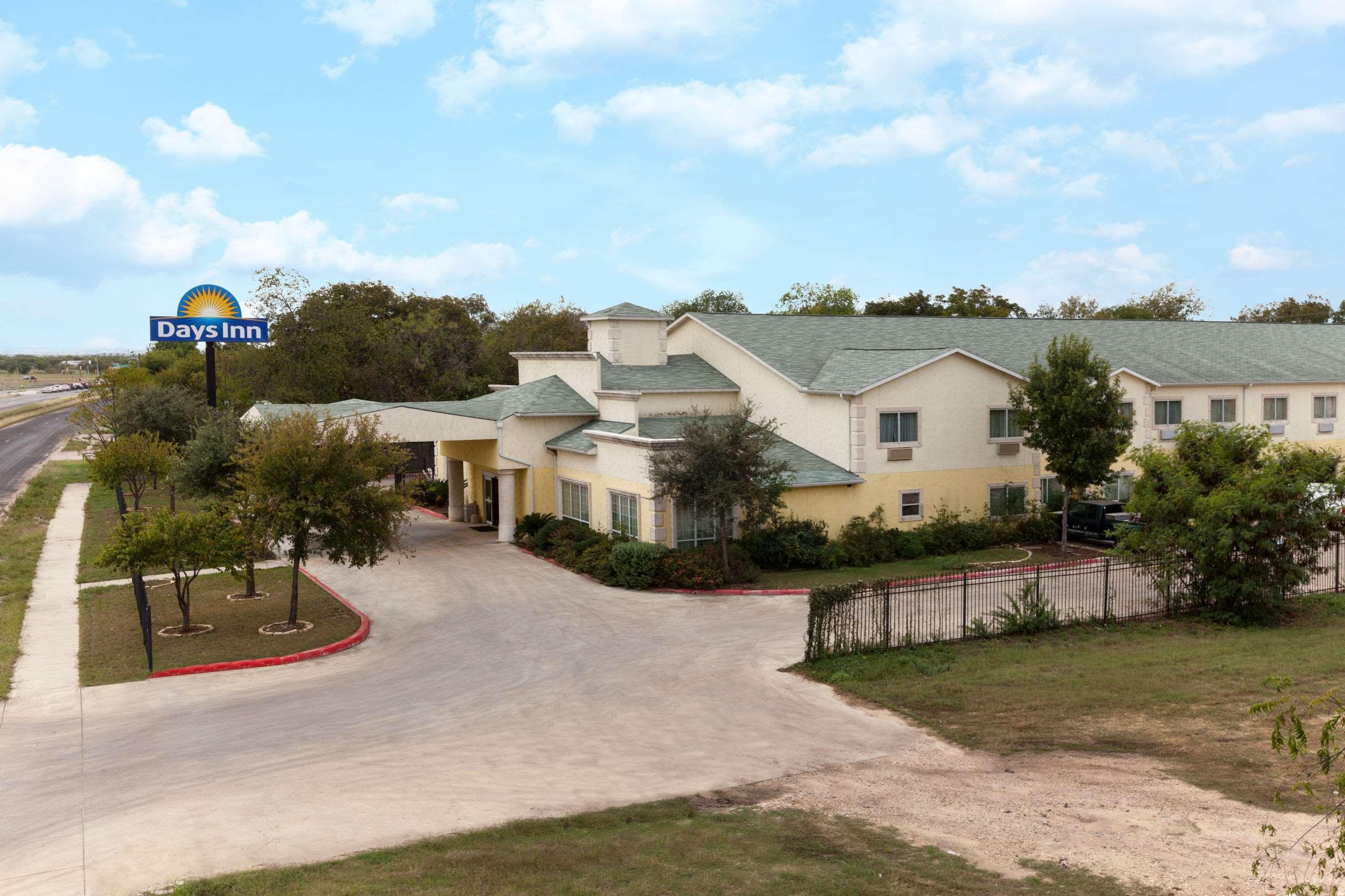 Days Inn by Wyndham San Antonio at Palo Alto - photo 24
