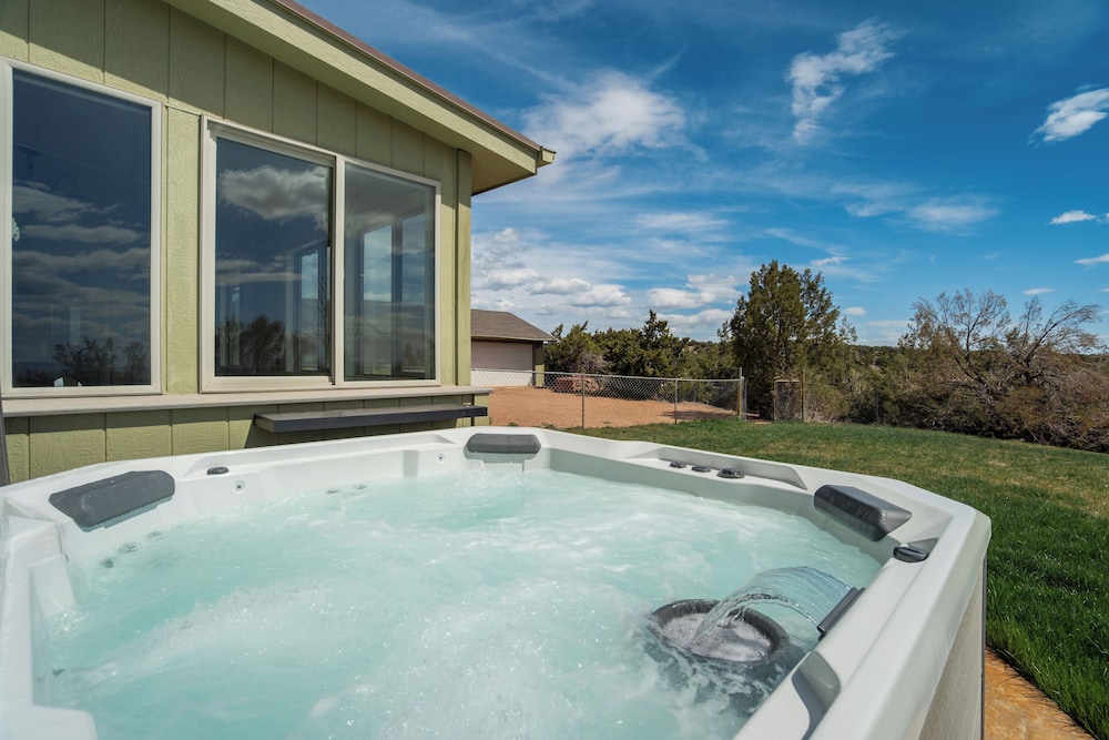 Sunset Ridge - carbon neutral hotel in Penrose