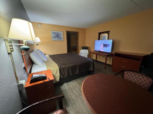 College Inn Spartanburg - photo 12