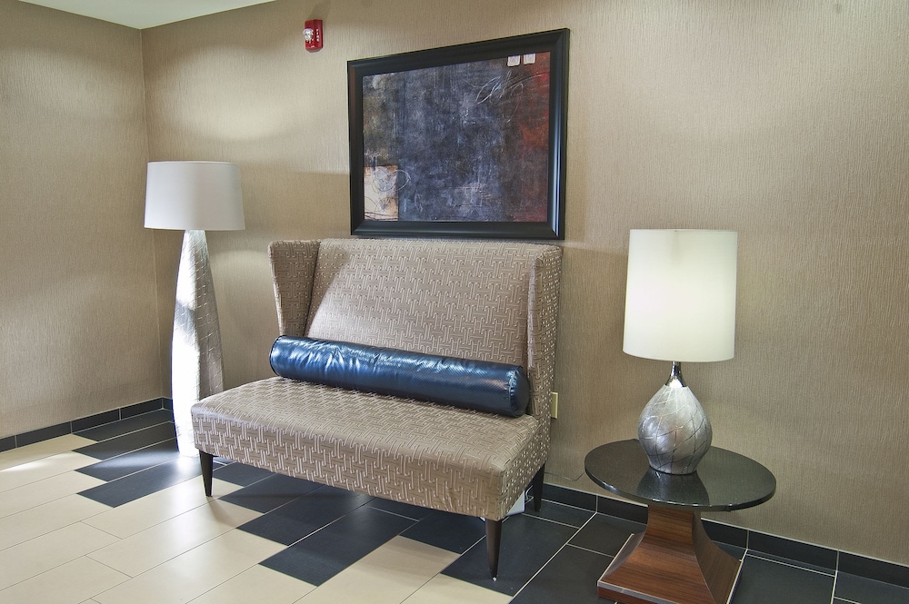 Holiday Inn Express & Suites Jackson Pearl Intl Airport by IHG - photo 3
