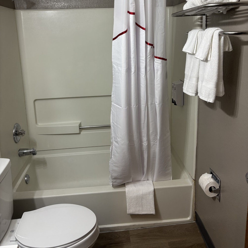 Super 8 by Wyndham Hammond North - photo 29