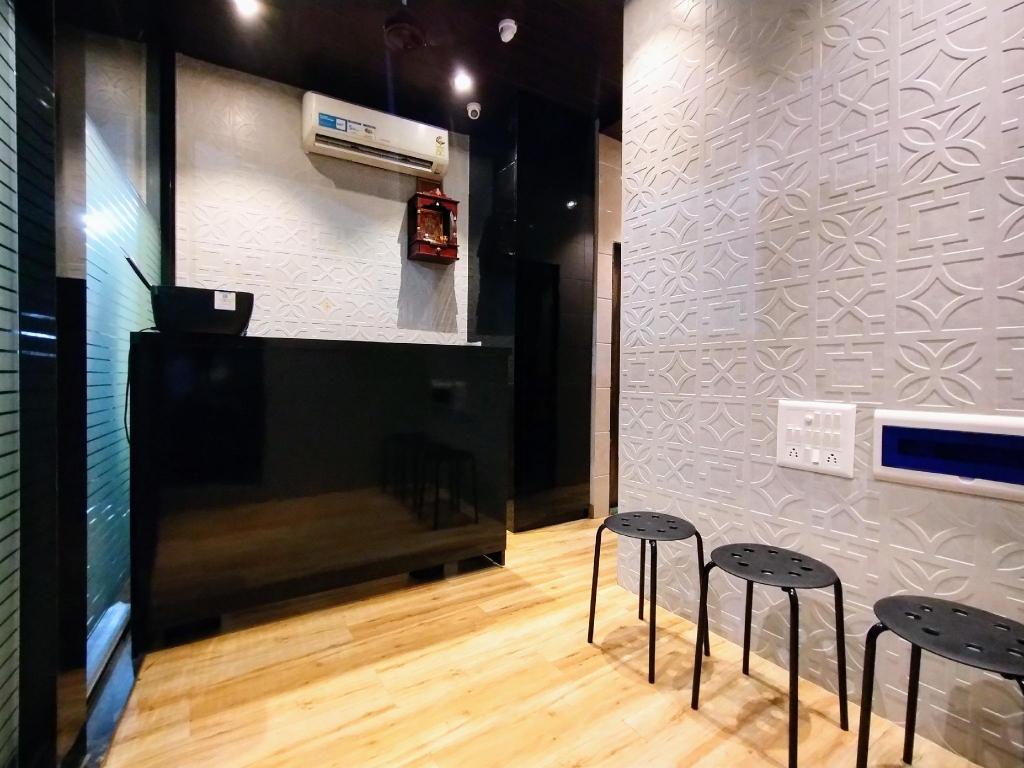 Hotel Eros Near Mumbai International Airport T2