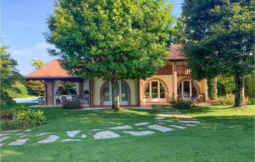 Cozy Home In Fanzolo Di Vedelago — 4-Star Luxury Hotel in Fanzolo, Italy
