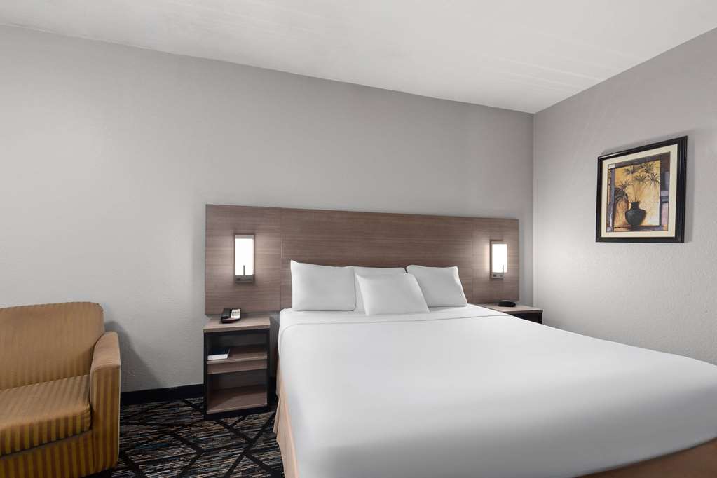 Baymont by Wyndham Mobile Tillmans Corner - photo 13