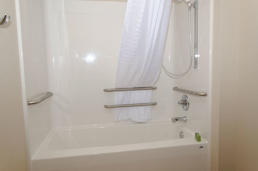 Cobblestone Inn & Suites Denison Oak Ridge - photo 50