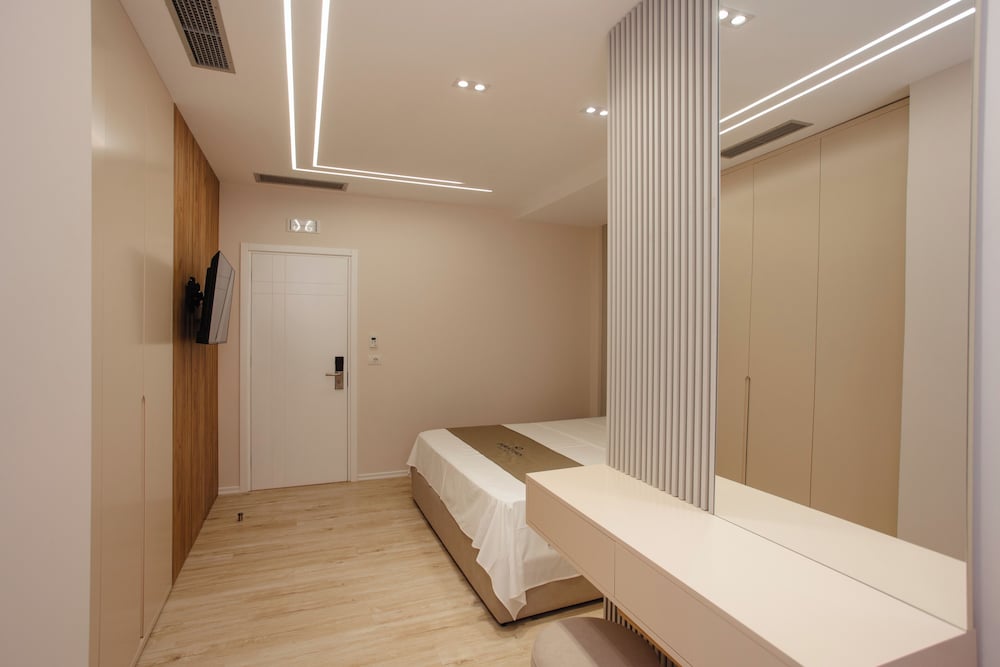 Downtown Hotel — Shkoder — photo 4