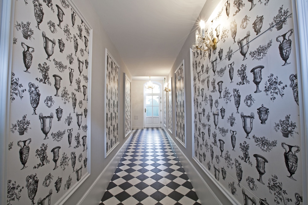 Crystal Suites Chez Helena